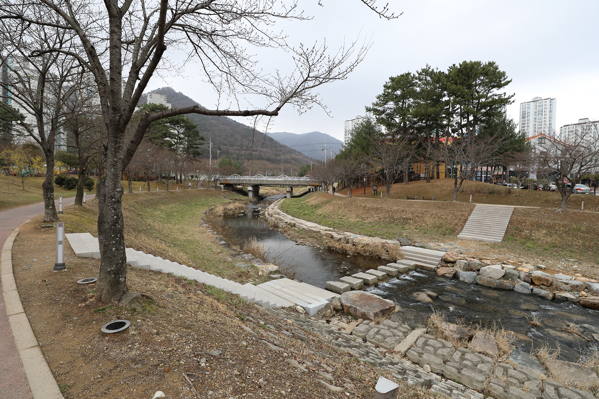 율하천